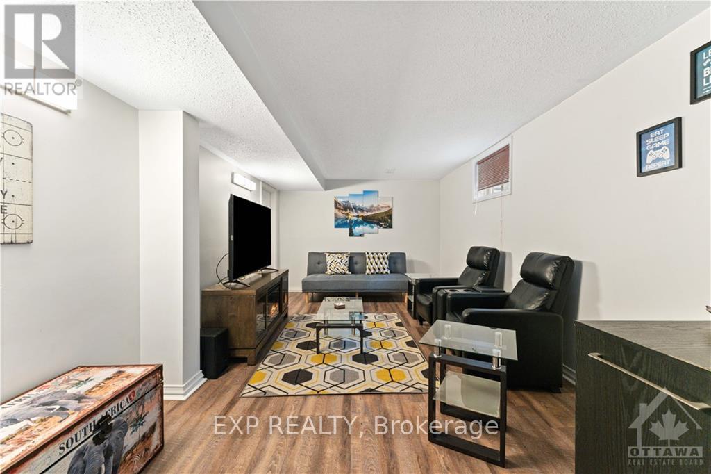 












6109 FERNBANK ROAD

,
Ottawa,




Ontario
K2S1B6

