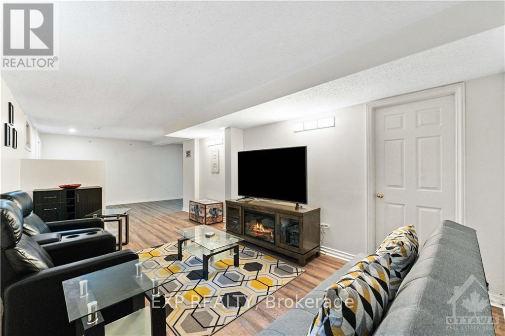 












6109 FERNBANK ROAD

,
Ottawa,




Ontario
K2S1B6

