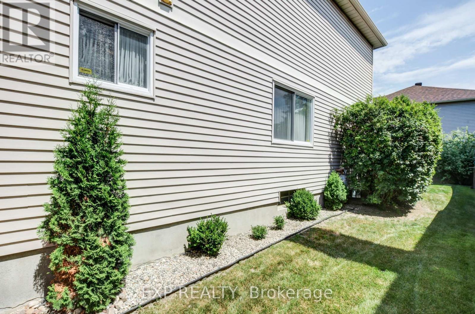 












850 ADENCLIFFE DRIVE

,
Ottawa,




Ontario
K4A2M9


