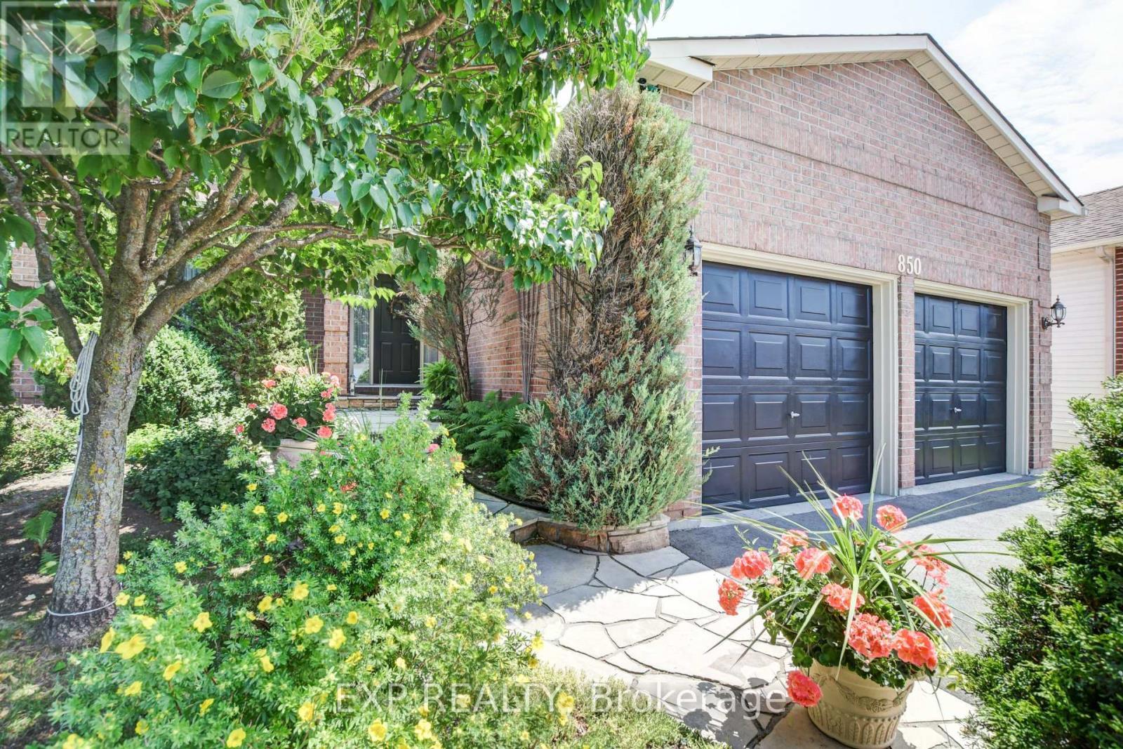 












850 ADENCLIFFE DRIVE

,
Ottawa,




Ontario
K4A2M9

