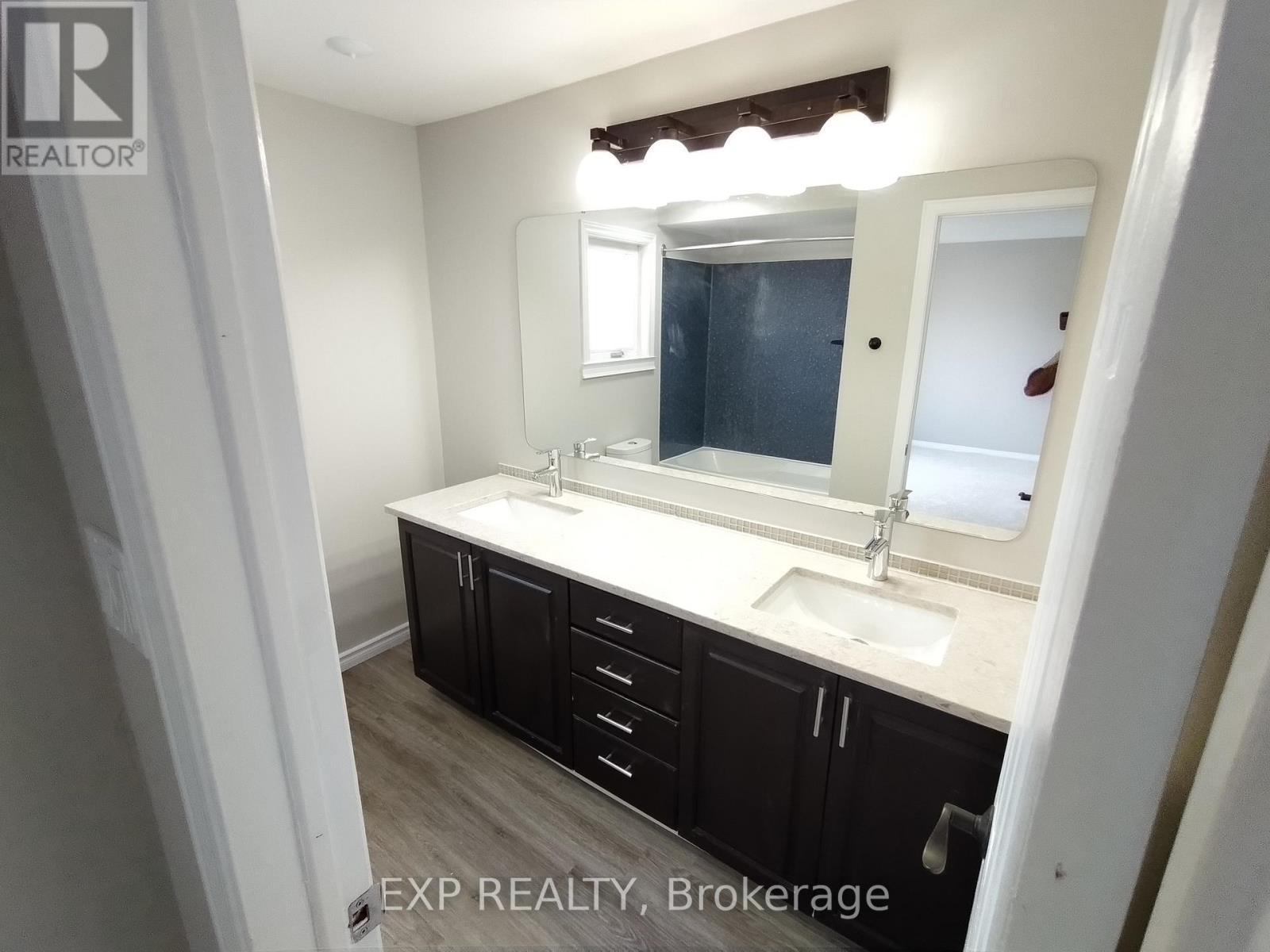 












88 - 1920 ASHMONT STREET

,
Ottawa,




Ontario
K1C7B9

