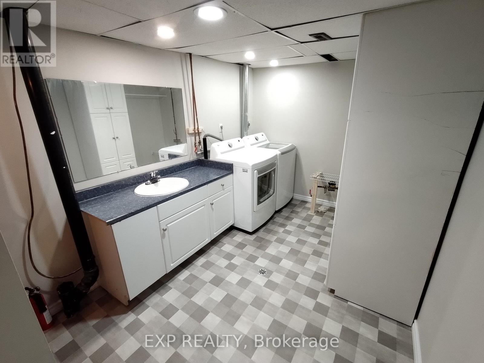 












88 - 1920 ASHMONT STREET

,
Ottawa,




Ontario
K1C7B9

