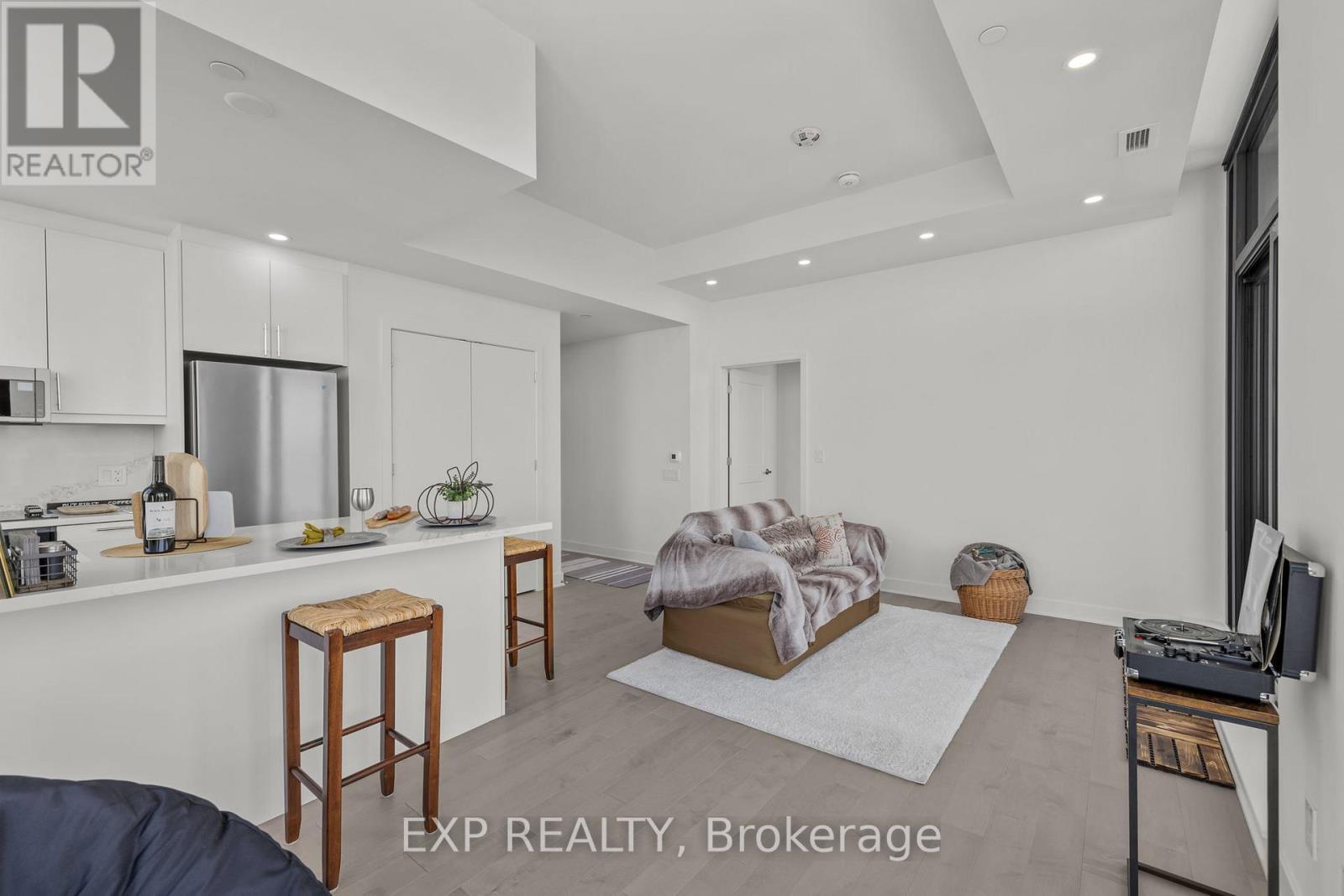 












PH202 - 180 GEORGE ST STREET

,
Ottawa,




Ontario
K1N0G8


