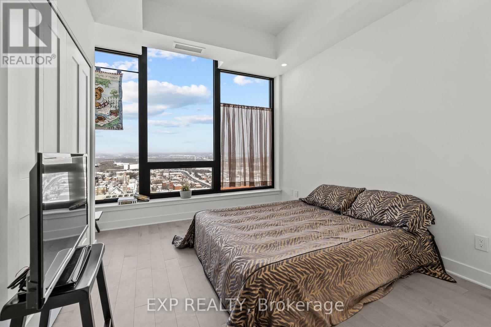 












PH202 - 180 GEORGE ST STREET

,
Ottawa,




Ontario
K1N0G8

