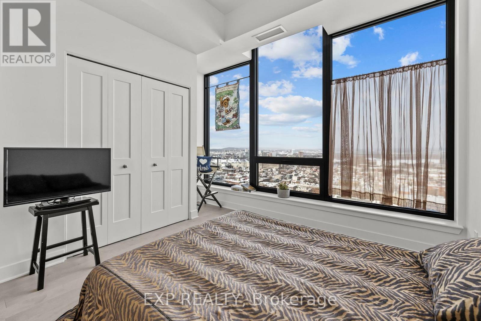 












PH202 - 180 GEORGE ST STREET

,
Ottawa,




Ontario
K1N0G8

