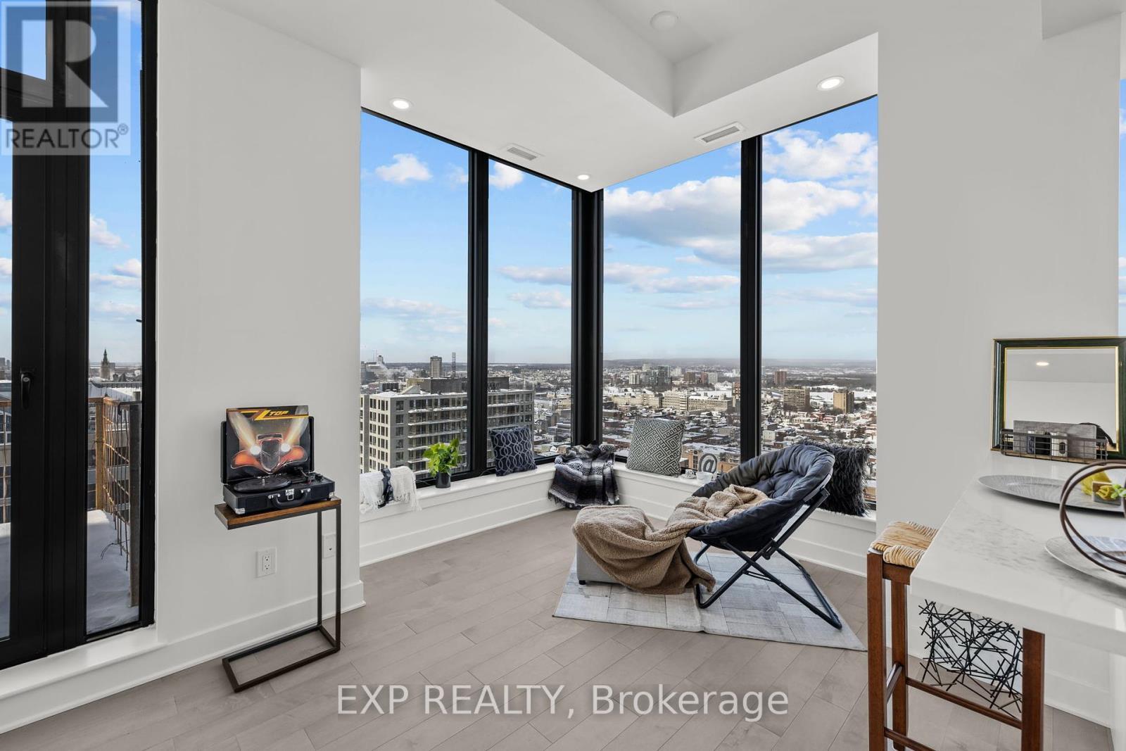 












PH202 - 180 GEORGE ST STREET

,
Ottawa,




Ontario
K1N0G8

