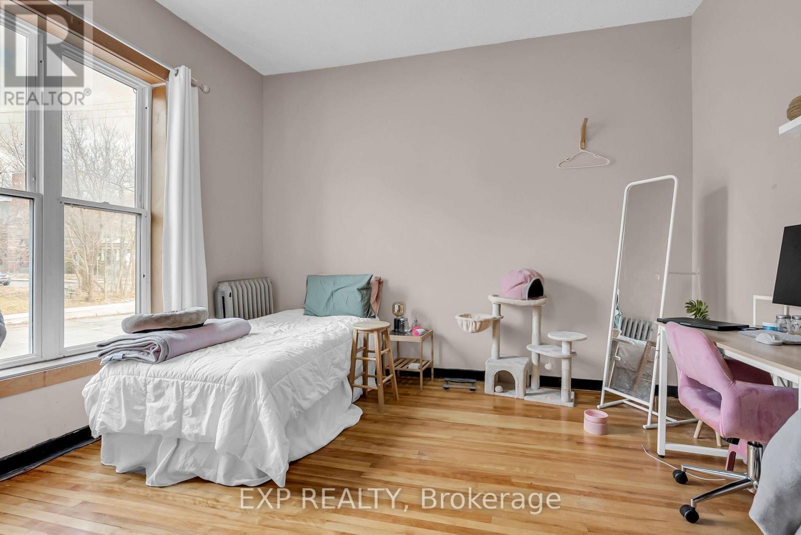 












196 OSGOODE STREET

,
Ottawa,




Ontario
K1N6S8

