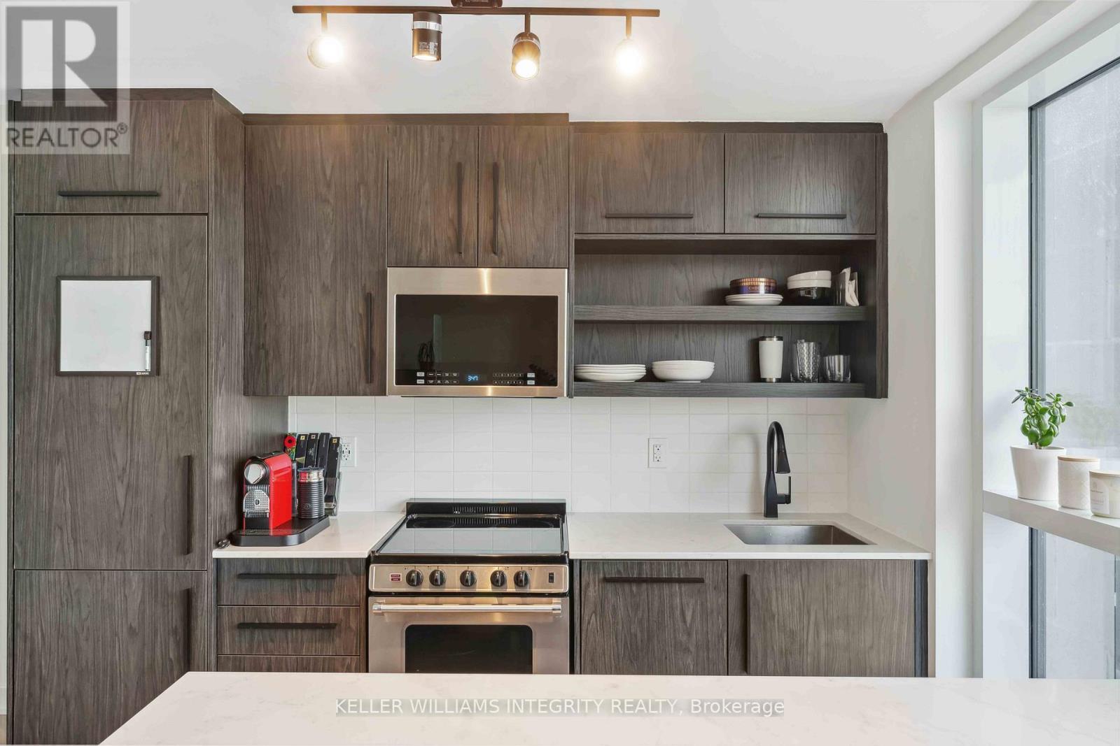 












1106 - 560 RIDEAU STREET

,
Ottawa,




Ontario
K1N0G3

