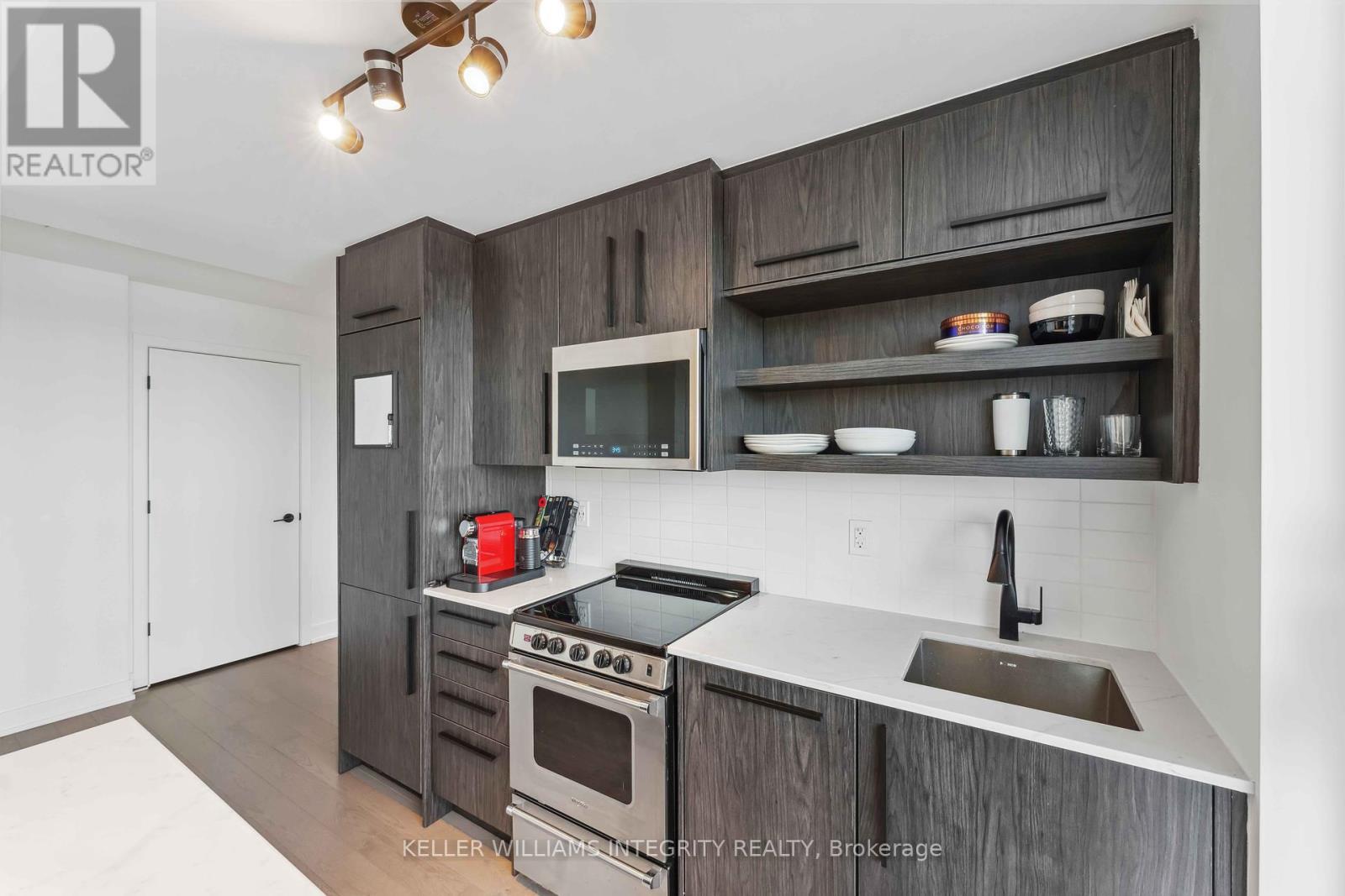 












1106 - 560 RIDEAU STREET

,
Ottawa,




Ontario
K1N0G3

