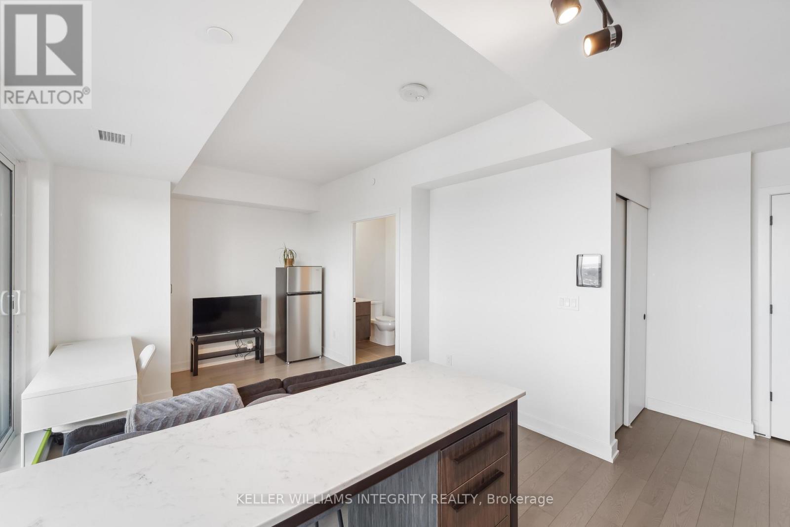 












1106 - 560 RIDEAU STREET

,
Ottawa,




Ontario
K1N0G3

