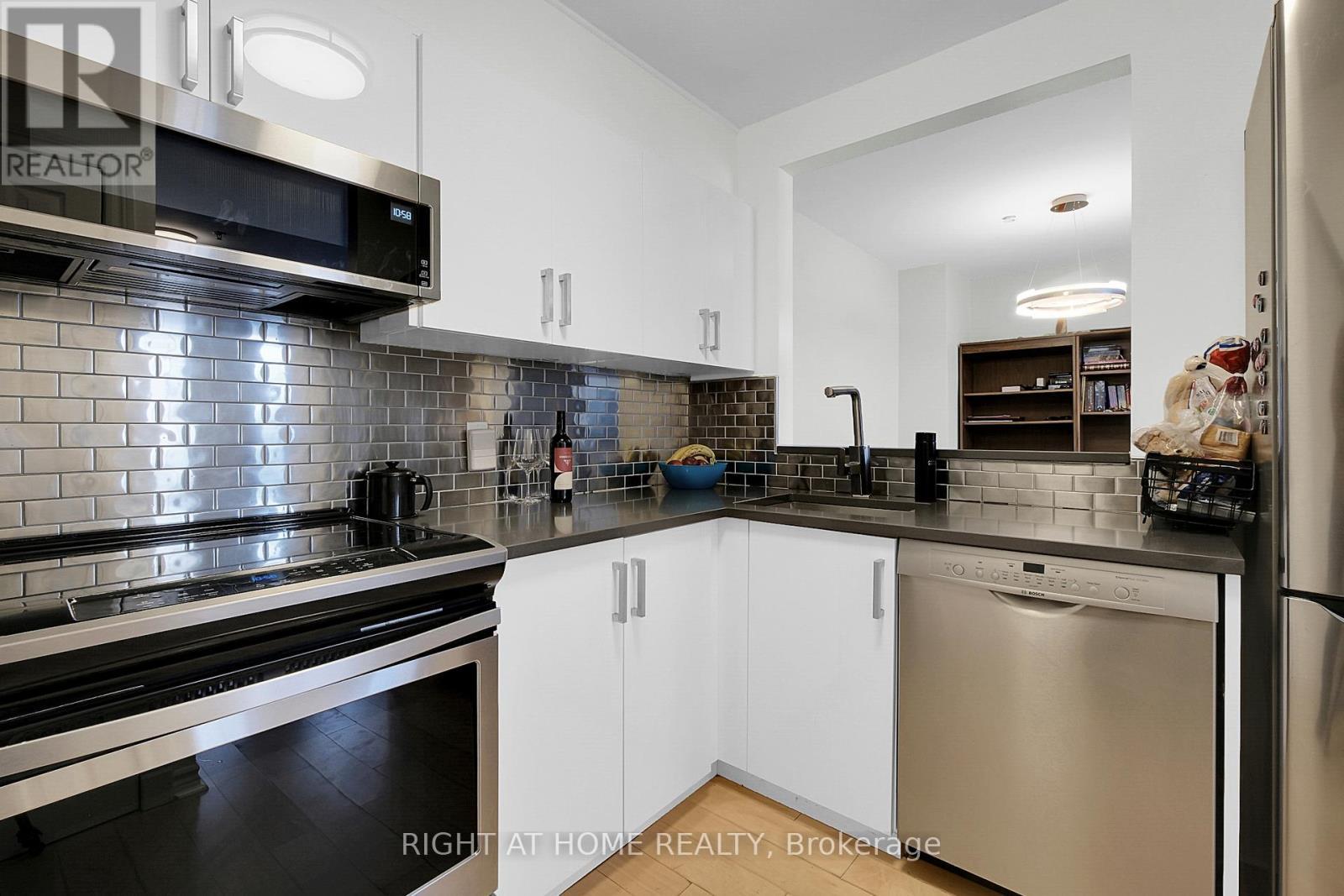 












#H - 313 ST PATRICK STREET

,
Ottawa,




Ontario
K1N5K6

