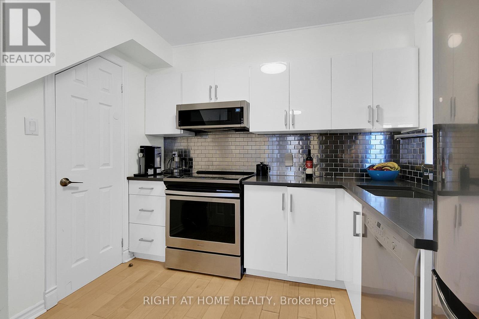












#H - 313 ST PATRICK STREET

,
Ottawa,




Ontario
K1N5K6

