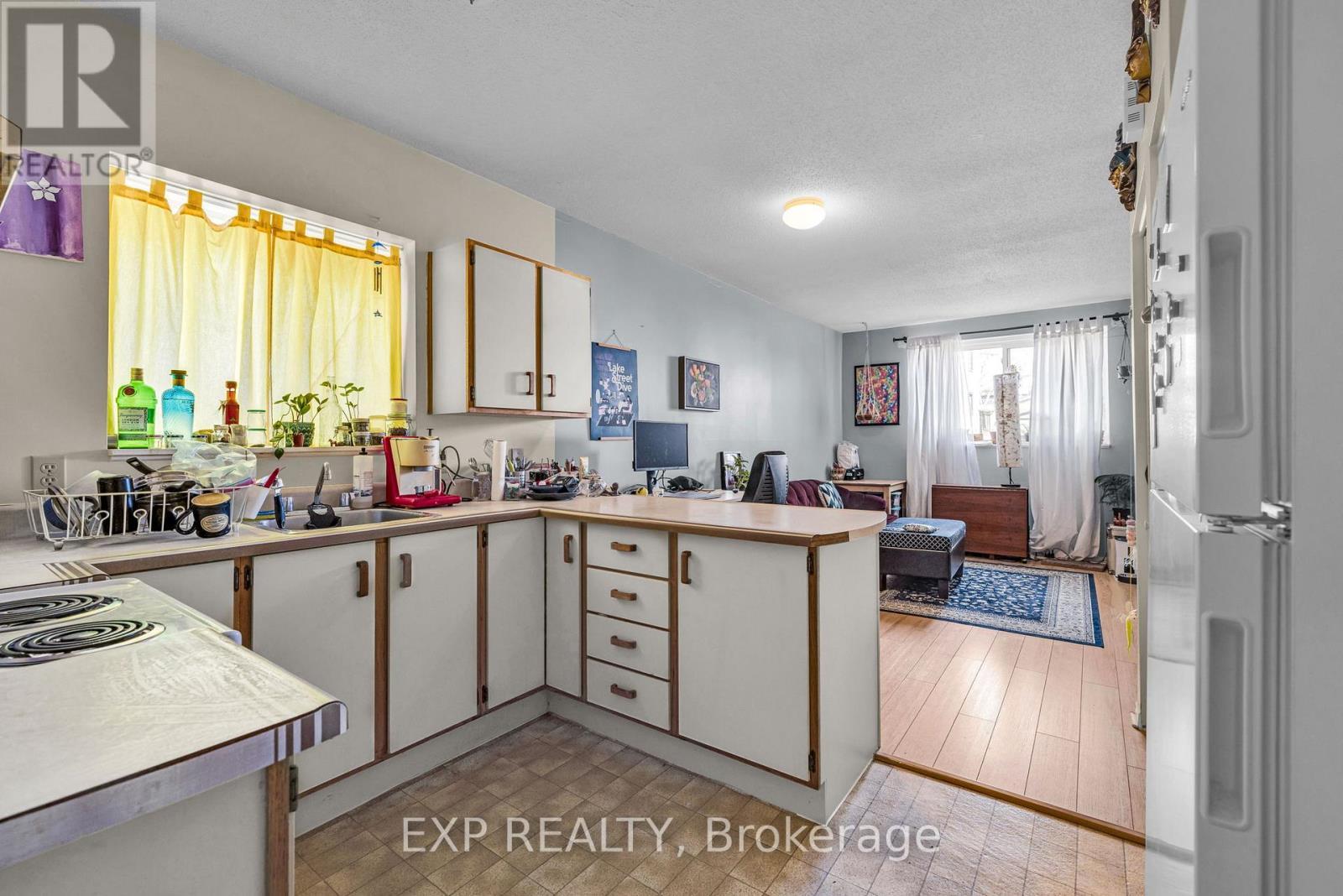












358 WINSTON AVENUE

,
Ottawa,




Ontario
K2A1Y5

