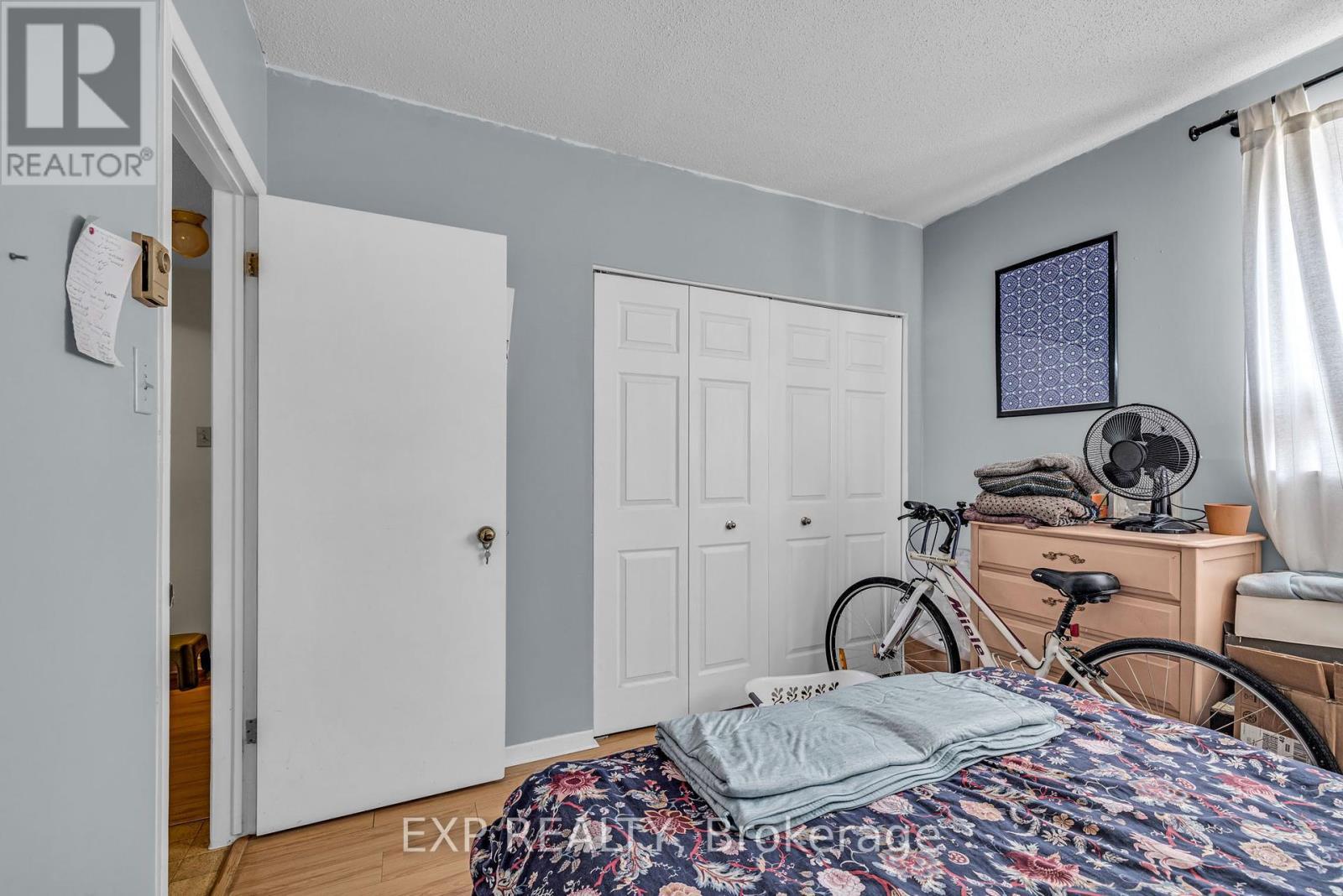 












358 WINSTON AVENUE

,
Ottawa,




Ontario
K2A1Y5

