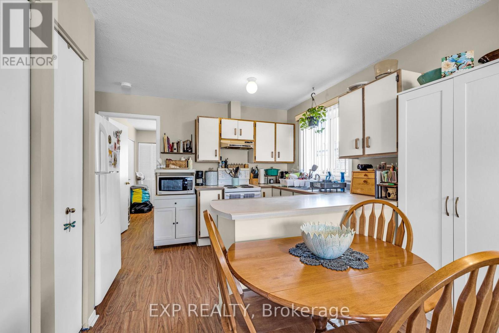 












358 WINSTON AVENUE

,
Ottawa,




Ontario
K2A1Y5

