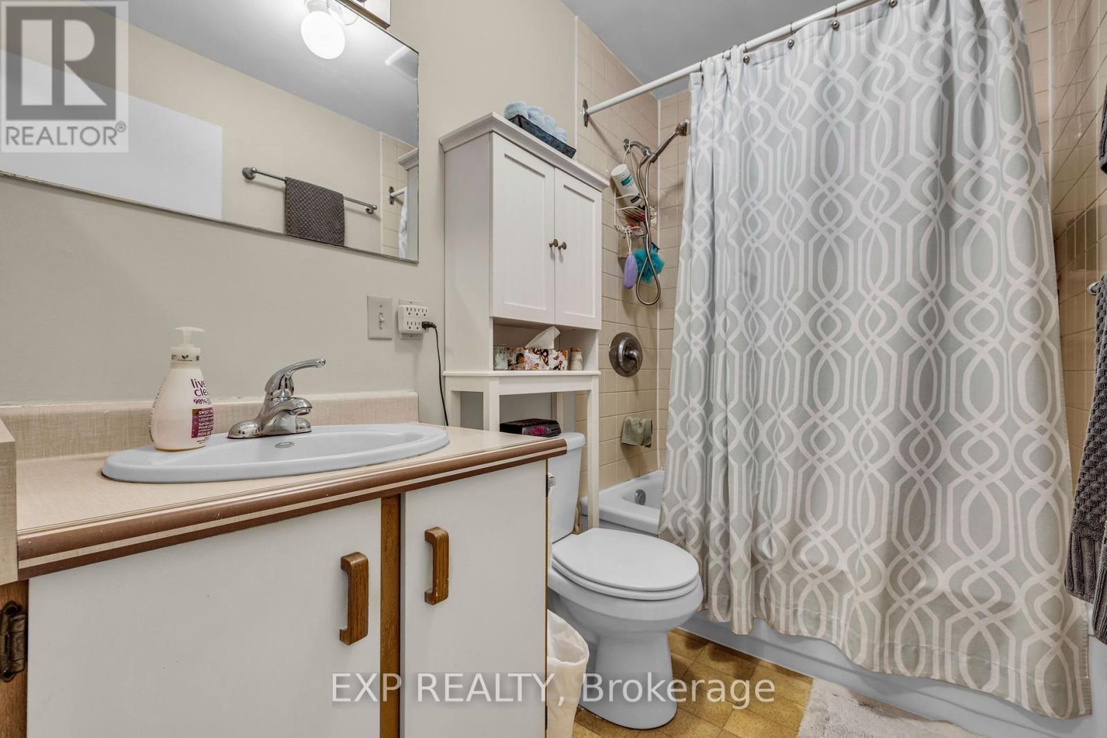 












358 WINSTON AVENUE

,
Ottawa,




Ontario
K2A1Y5

