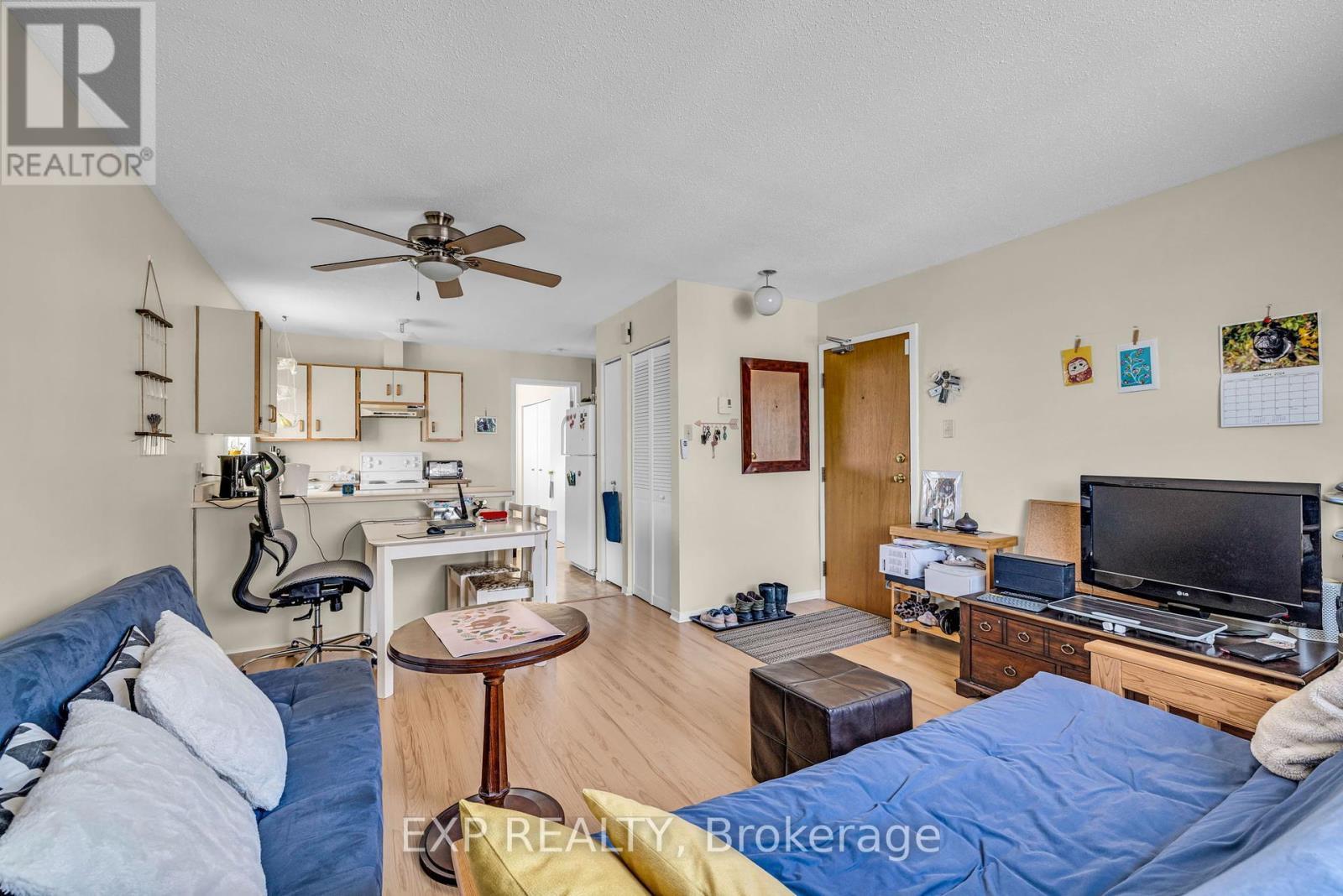 












358 WINSTON AVENUE

,
Ottawa,




Ontario
K2A1Y5

