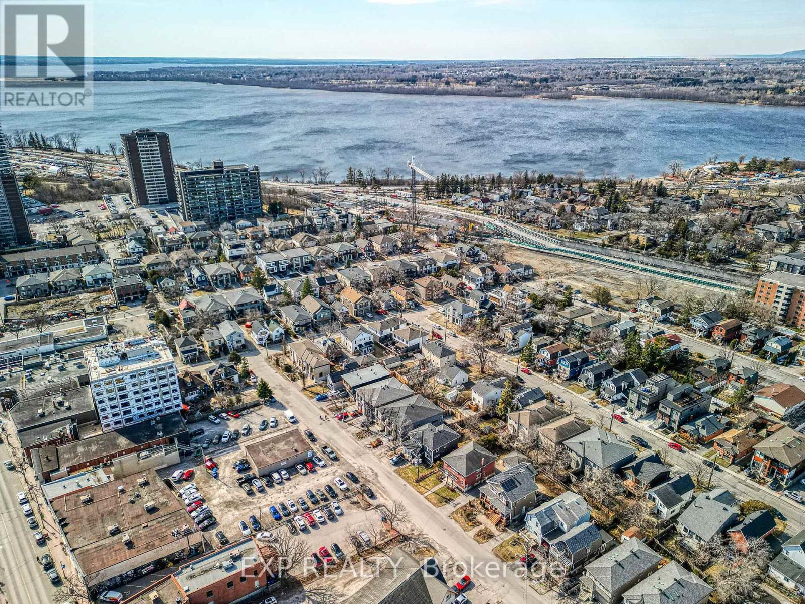












358 WINSTON AVENUE

,
Ottawa,




Ontario
K2A1Y5


