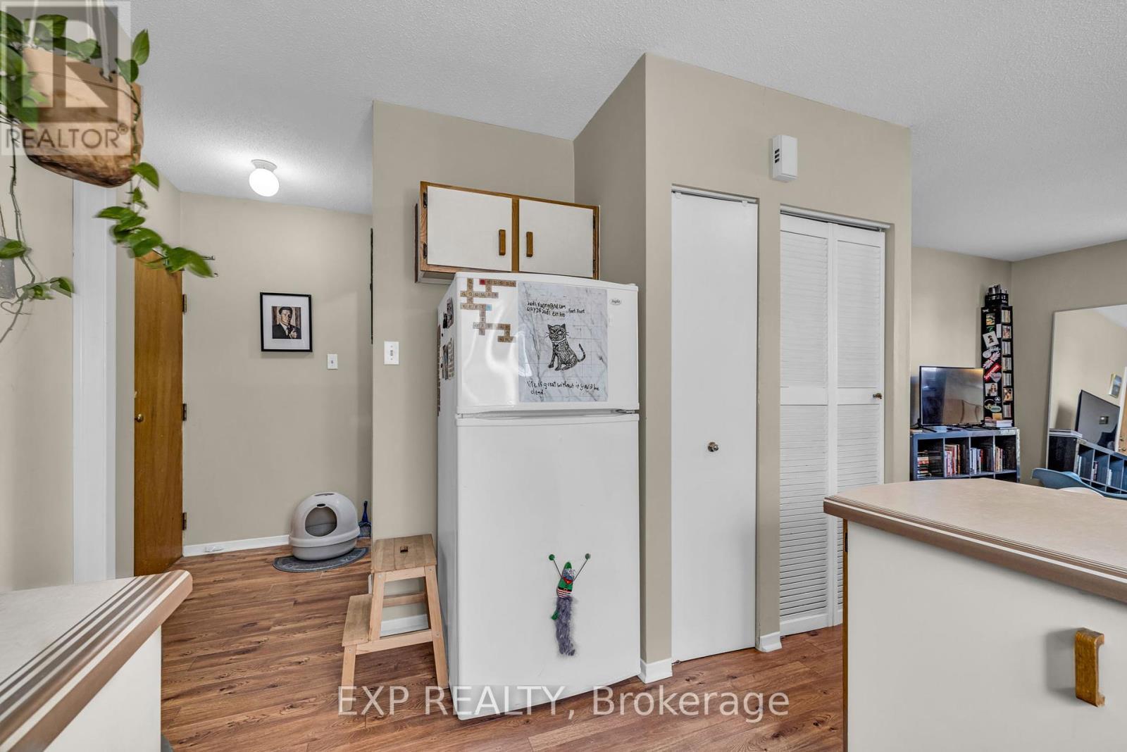 












358 WINSTON AVENUE

,
Ottawa,




Ontario
K2A1Y5


