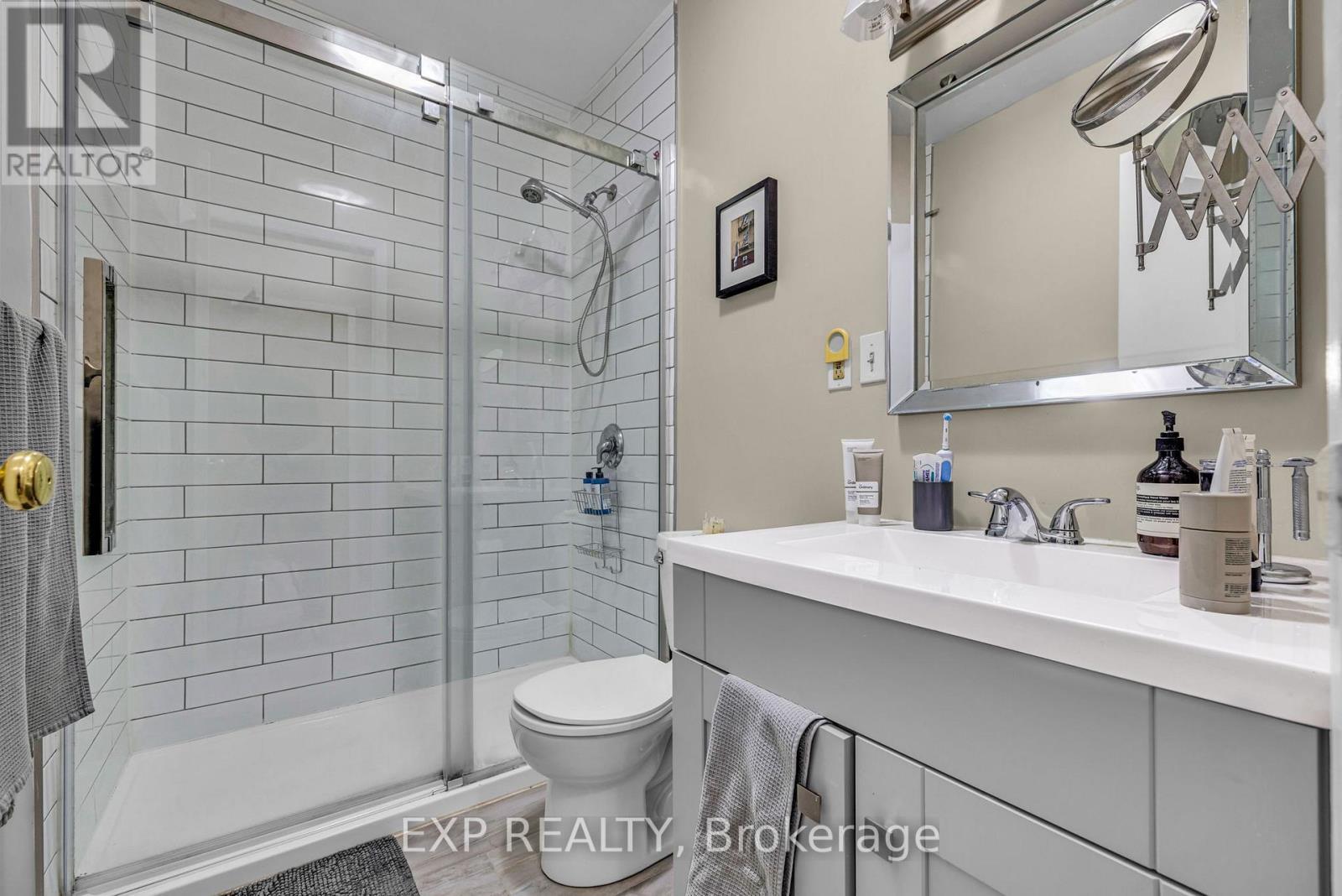 












358 WINSTON AVENUE

,
Ottawa,




Ontario
K2A1Y5

