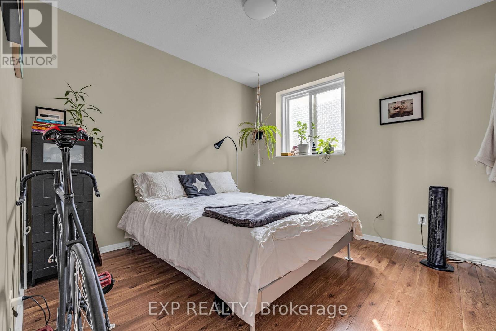 












358 WINSTON AVENUE

,
Ottawa,




Ontario
K2A1Y5

