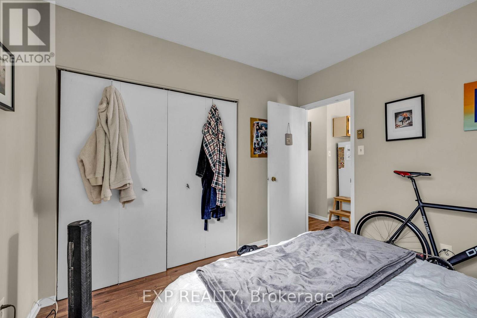 












358 WINSTON AVENUE

,
Ottawa,




Ontario
K2A1Y5

