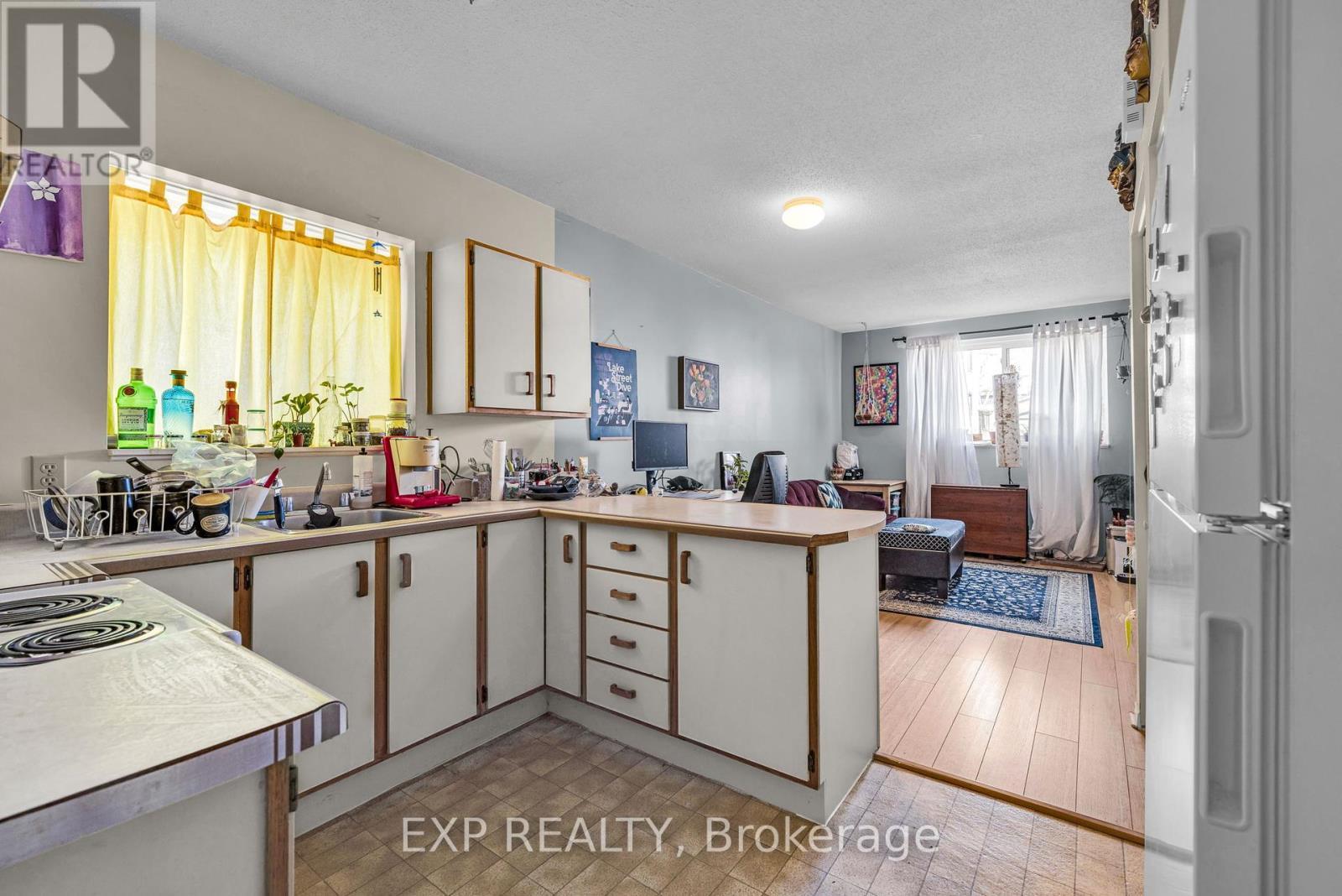 












358 WINSTON AVENUE

,
Ottawa,




Ontario
K2A1Y5


