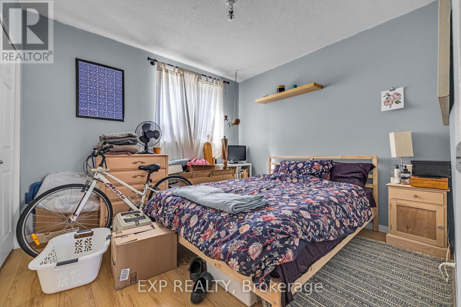 












358 WINSTON AVENUE

,
Ottawa,




Ontario
K2A1Y5

