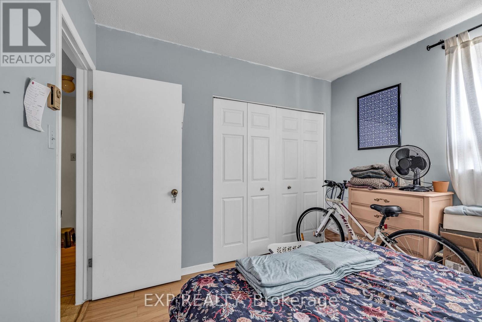 












358 WINSTON AVENUE

,
Ottawa,




Ontario
K2A1Y5

