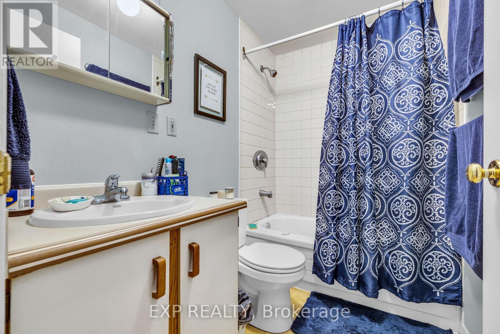 












358 WINSTON AVENUE

,
Ottawa,




Ontario
K2A1Y5

