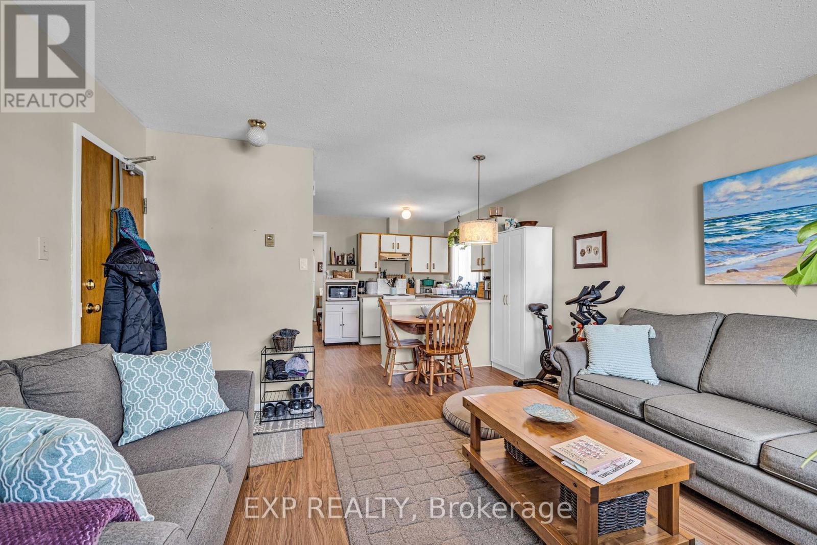 












358 WINSTON AVENUE

,
Ottawa,




Ontario
K2A1Y5


