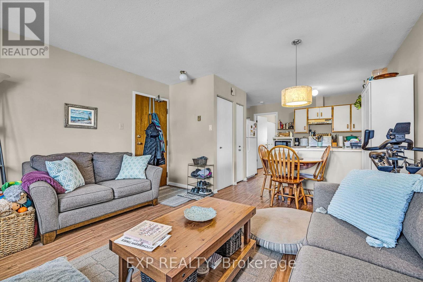 












358 WINSTON AVENUE

,
Ottawa,




Ontario
K2A1Y5

