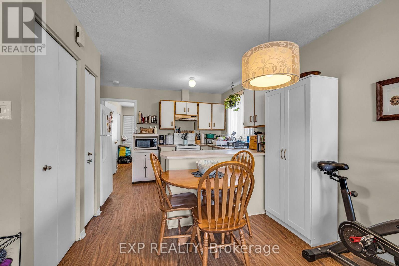 












358 WINSTON AVENUE

,
Ottawa,




Ontario
K2A1Y5

