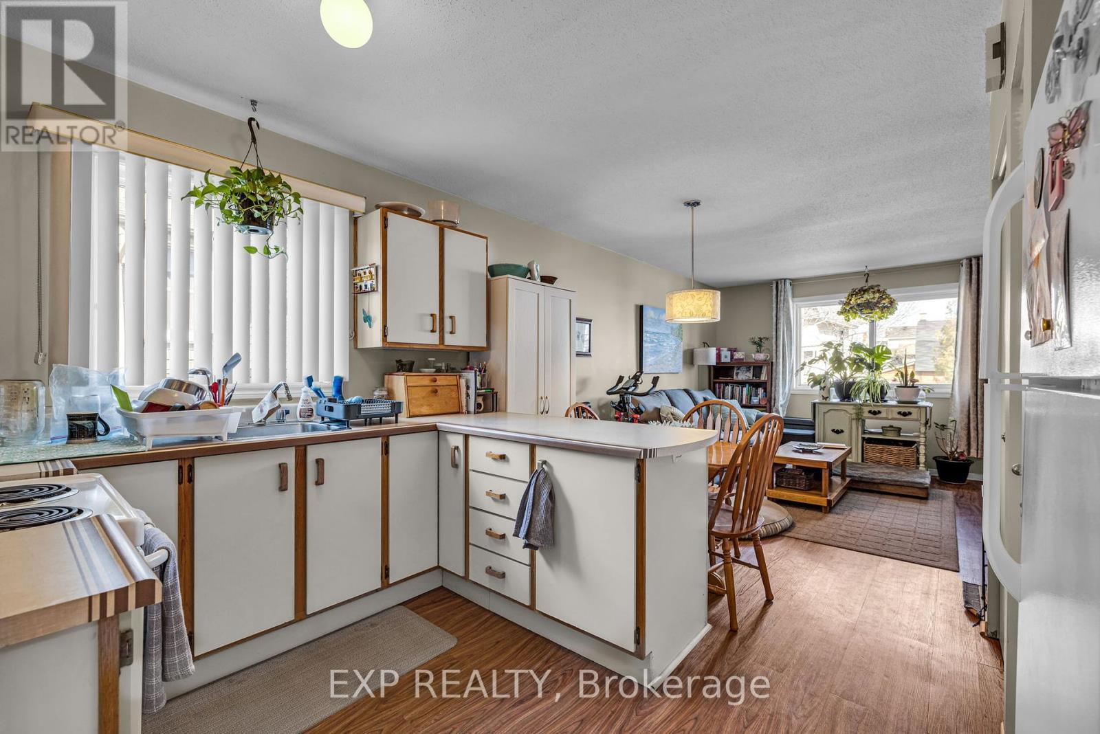 












358 WINSTON AVENUE

,
Ottawa,




Ontario
K2A1Y5

