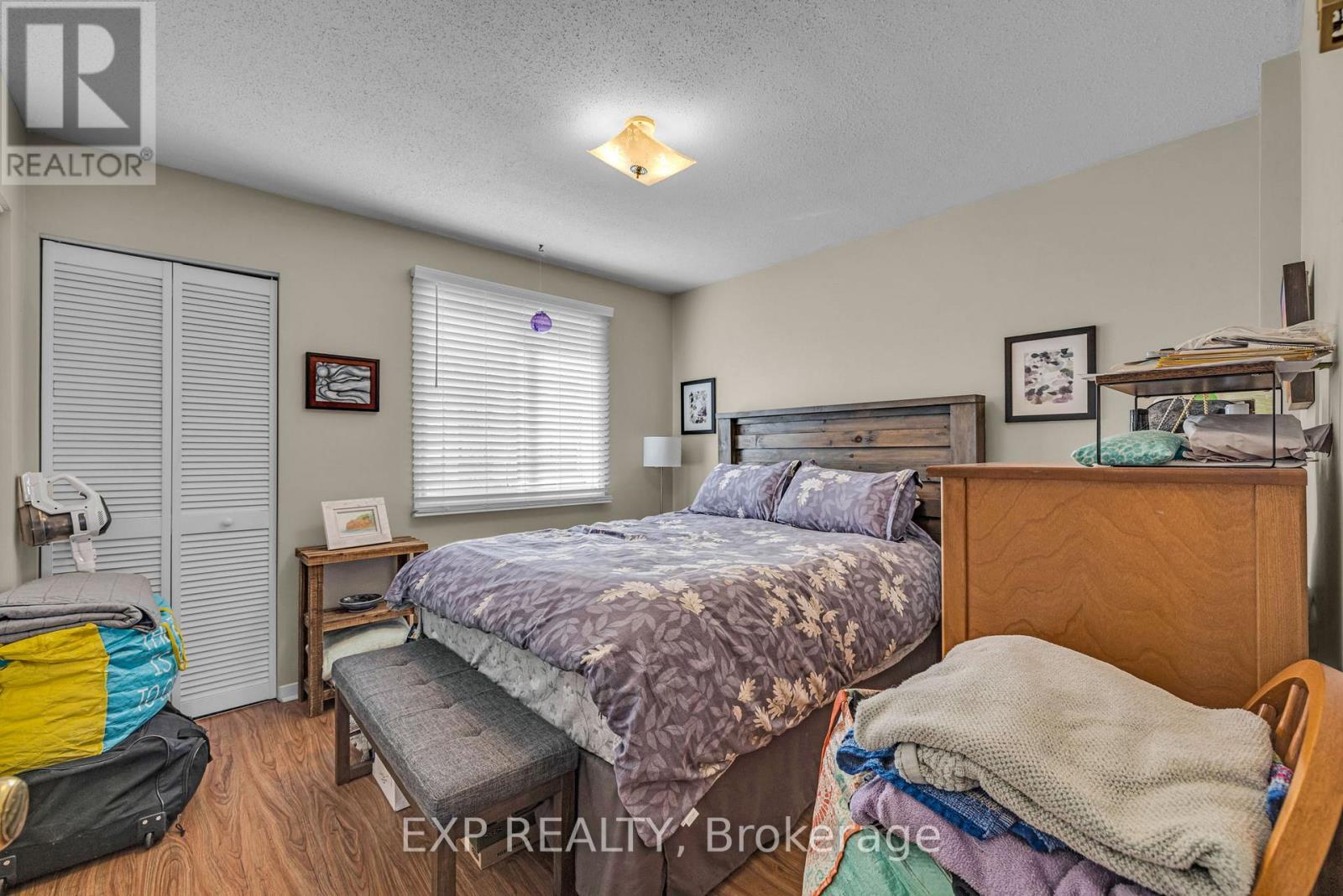 












358 WINSTON AVENUE

,
Ottawa,




Ontario
K2A1Y5

