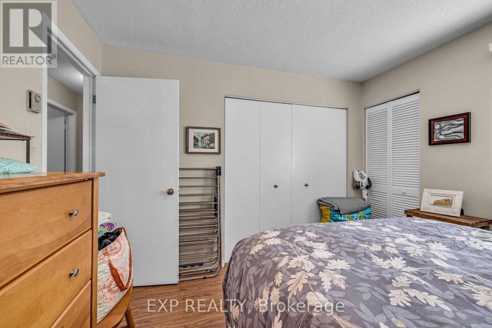 












358 WINSTON AVENUE

,
Ottawa,




Ontario
K2A1Y5

