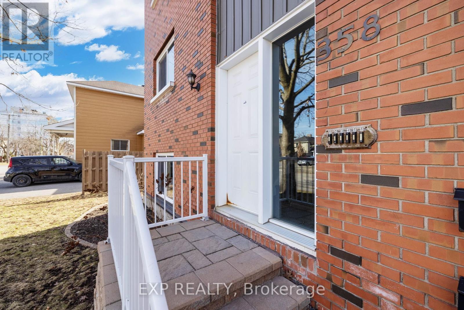












358 WINSTON AVENUE

,
Ottawa,




Ontario
K2A1Y5

