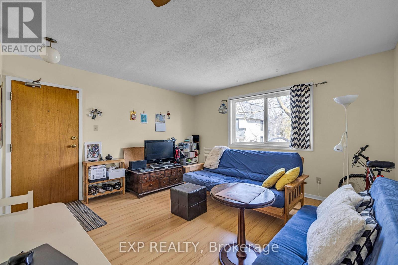 












358 WINSTON AVENUE

,
Ottawa,




Ontario
K2A1Y5

