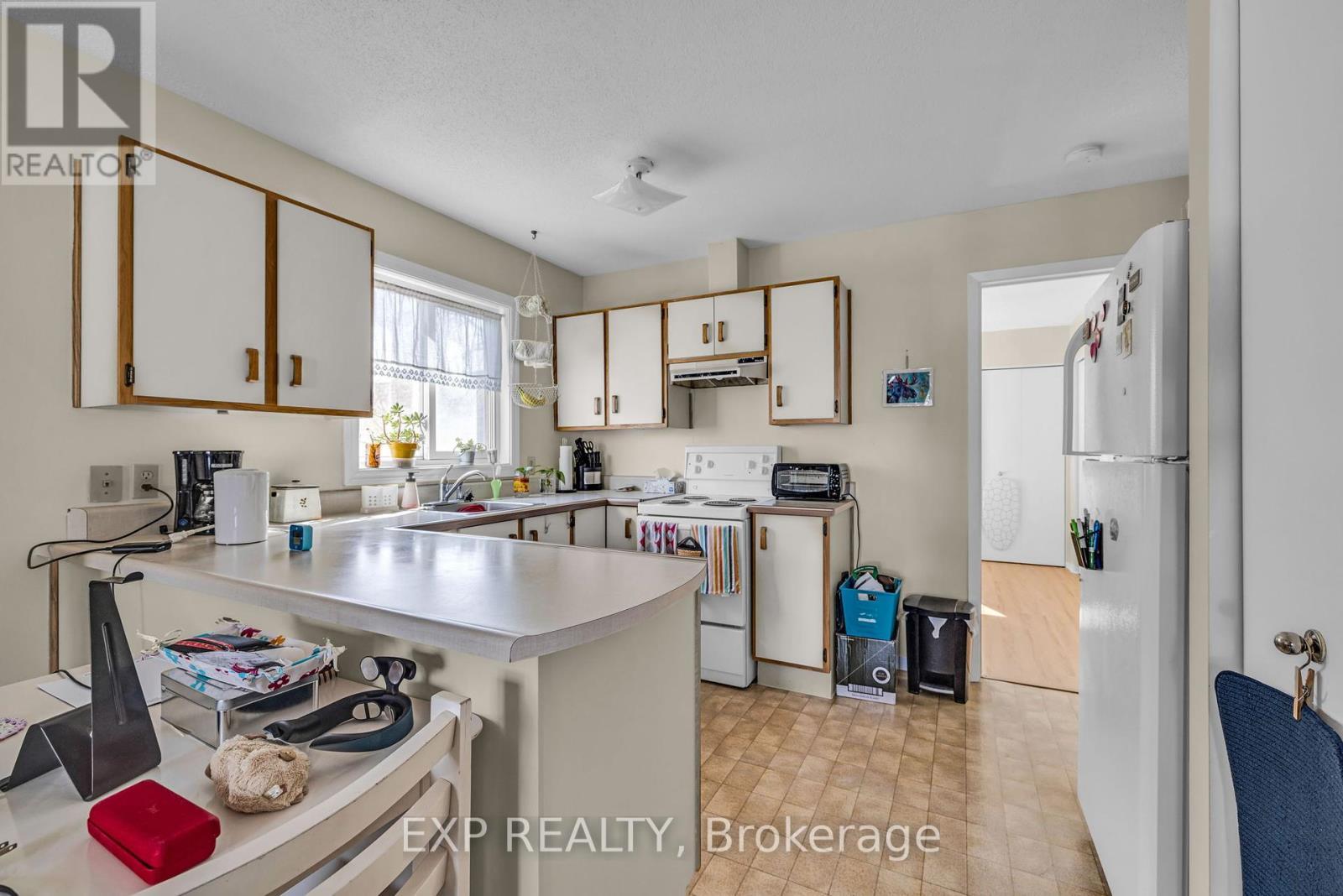 












358 WINSTON AVENUE

,
Ottawa,




Ontario
K2A1Y5

