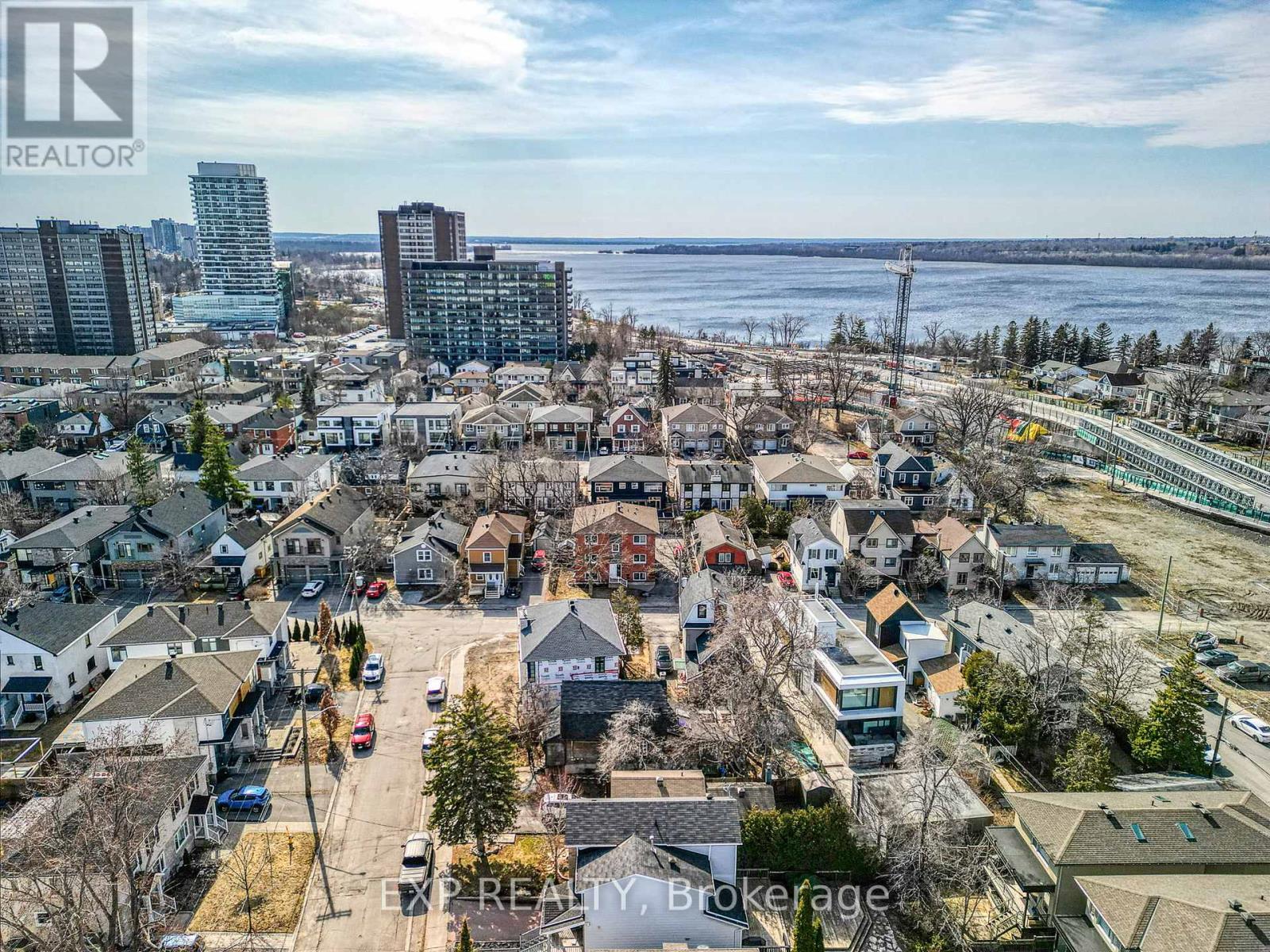 












358 WINSTON AVENUE

,
Ottawa,




Ontario
K2A1Y5

