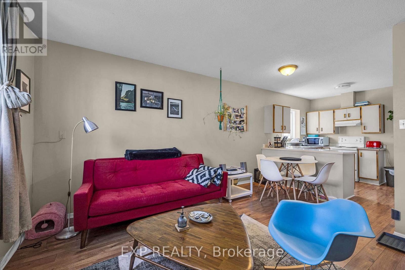 












358 WINSTON AVENUE

,
Ottawa,




Ontario
K2A1Y5

