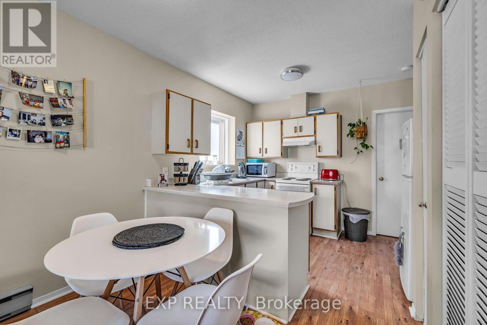 












358 WINSTON AVENUE

,
Ottawa,




Ontario
K2A1Y5

