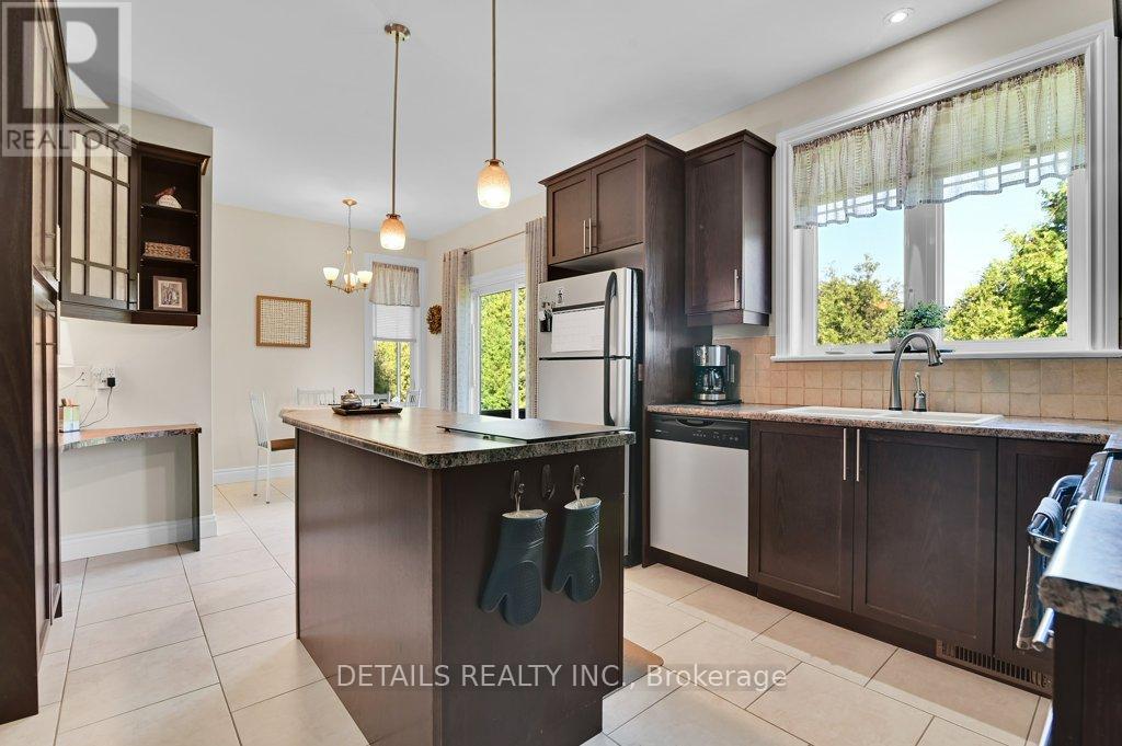 












102 CHARLES HOLDEN AVENUE

,
Merrickville-Wolford,




Ontario
K0G1N0

