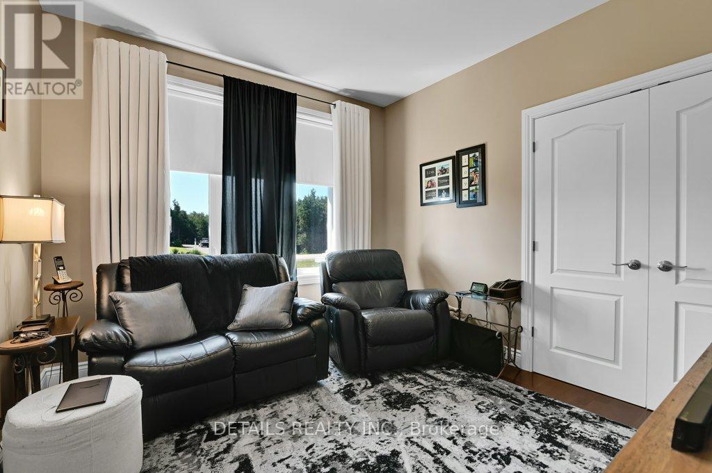 












102 CHARLES HOLDEN AVENUE

,
Merrickville-Wolford,




Ontario
K0G1N0

