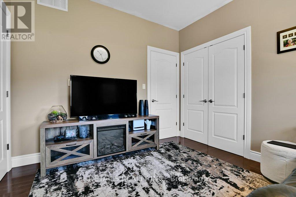 












102 CHARLES HOLDEN AVENUE

,
Merrickville-Wolford,




Ontario
K0G1N0

