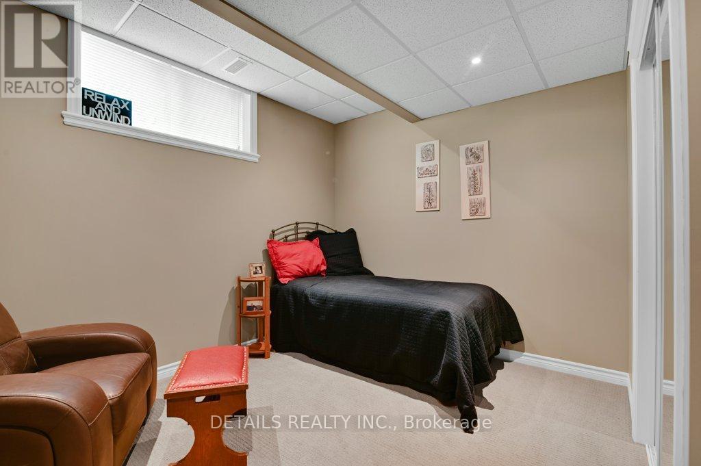 












102 CHARLES HOLDEN AVENUE

,
Merrickville-Wolford,




Ontario
K0G1N0

