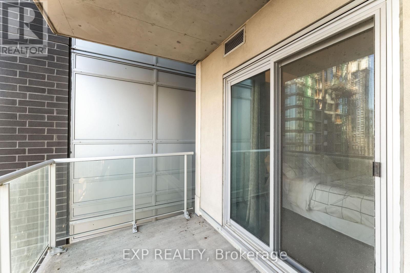 












2005 - 242 RIDEAU STREET

,
Ottawa,




Ontario
K1N0B7

