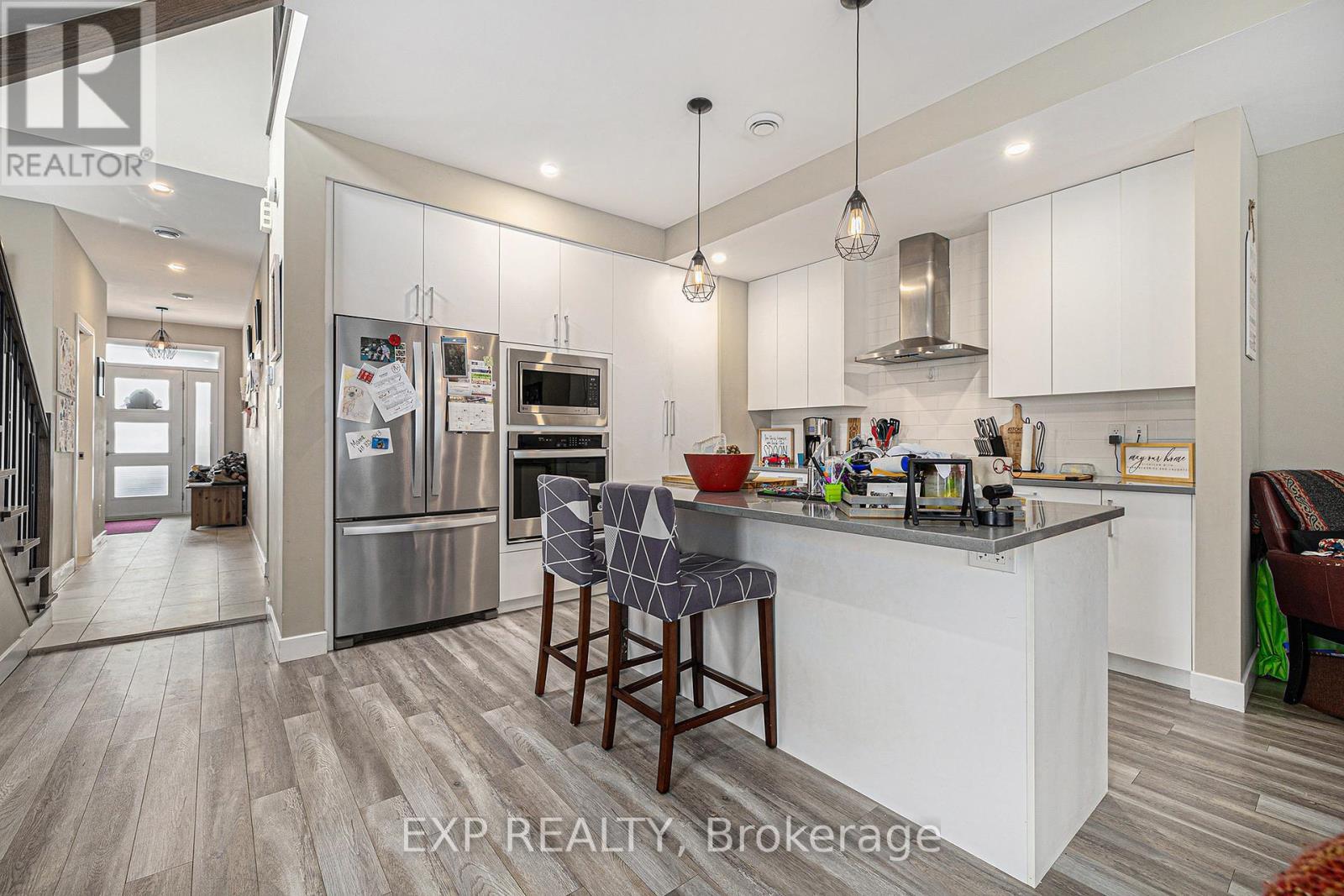 












41 BANK STREET

,
Russell,




Ontario
K4R1A9

