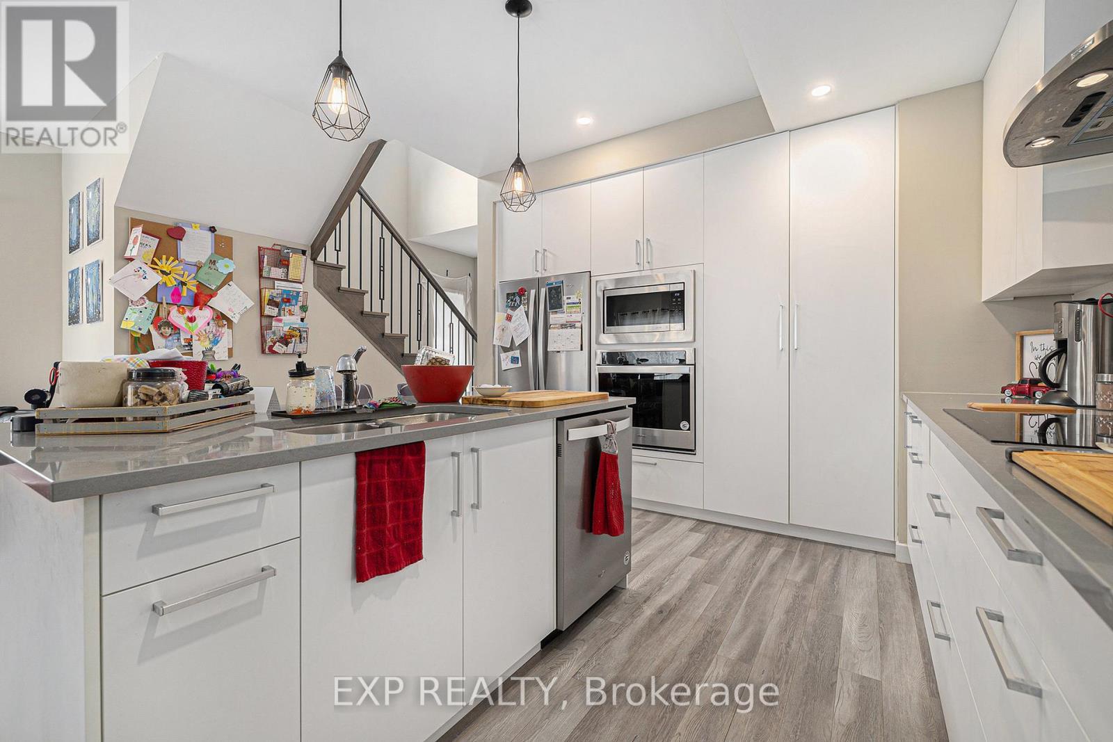 












41 BANK STREET

,
Russell,




Ontario
K4R1A9

