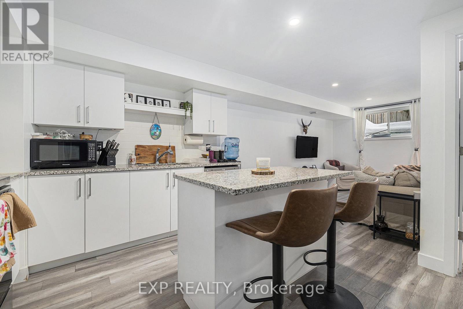 












41 BANK STREET

,
Russell,




Ontario
K4R1A9


